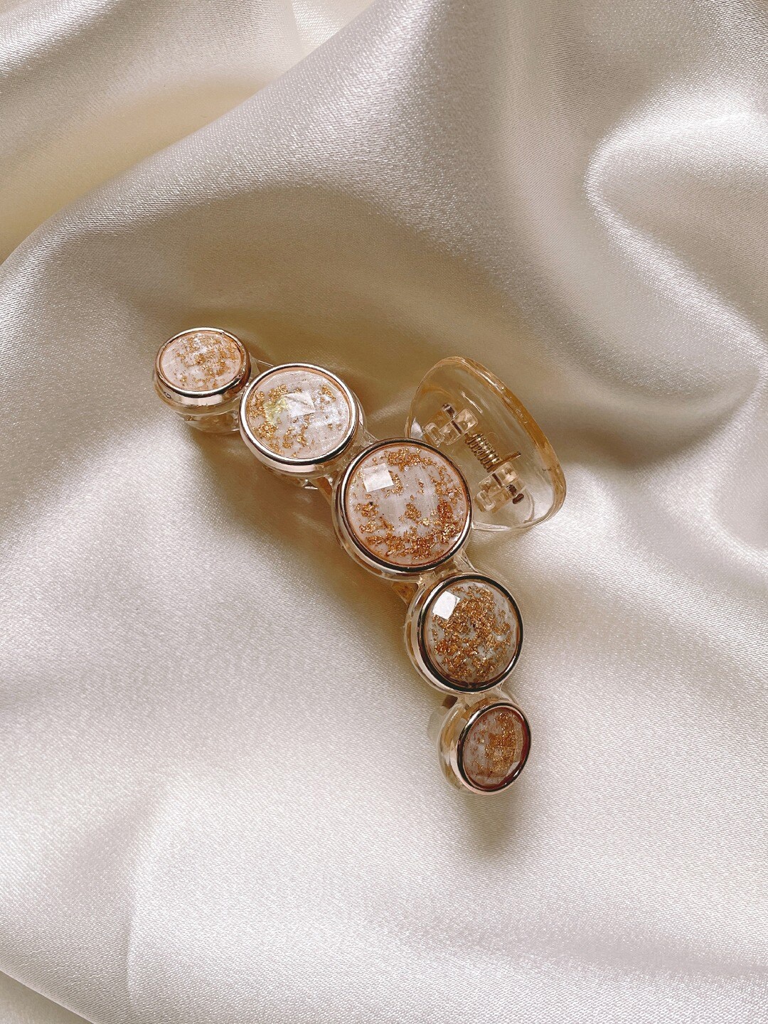 

Mueras Women Gold-Toned Claw Clip