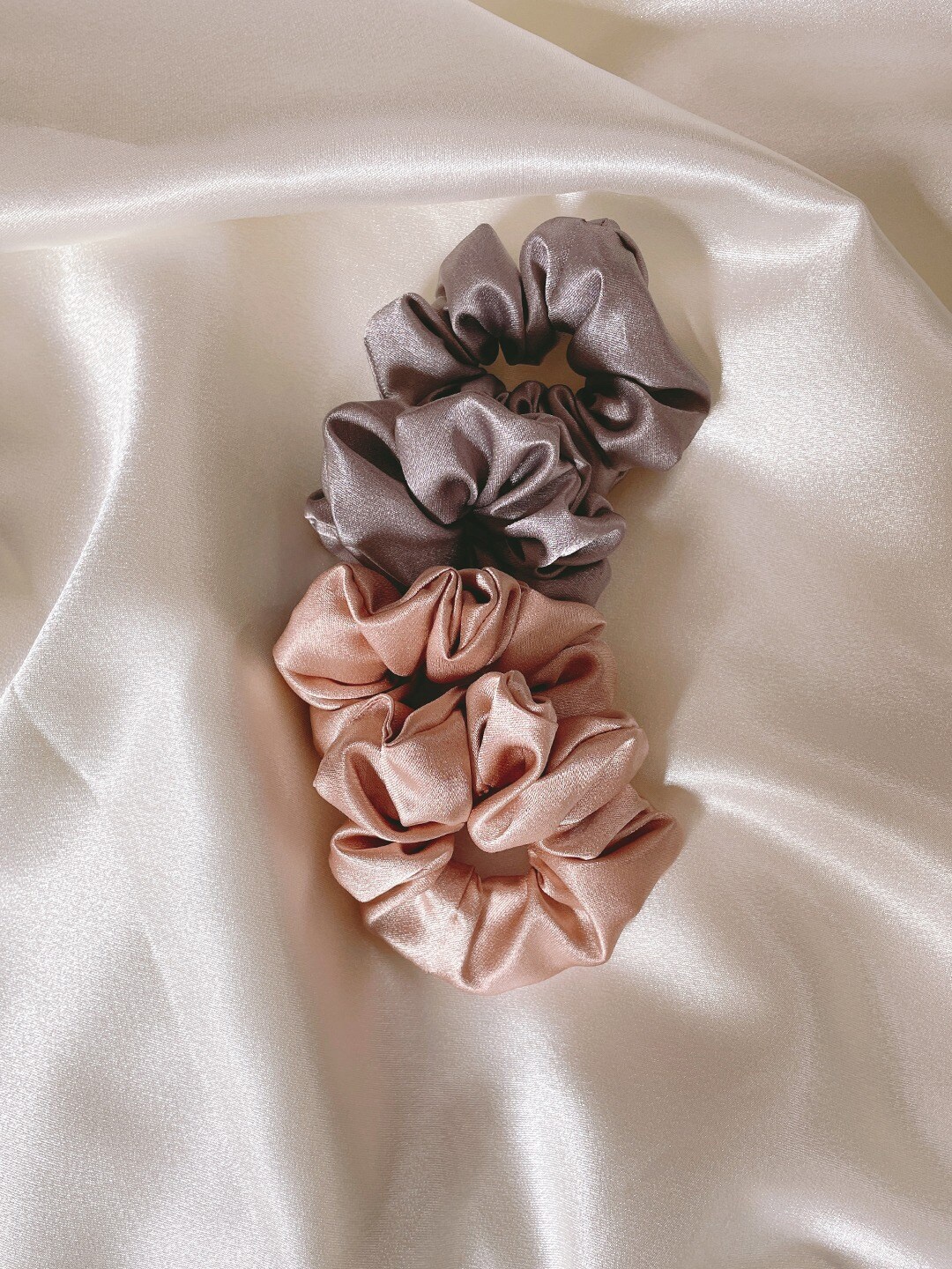 

Mueras Women Set of 4 Satin Scrunchies, Peach