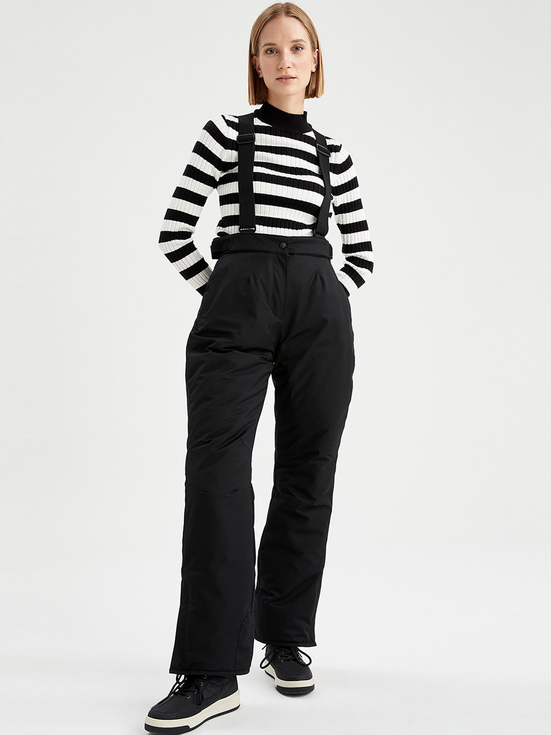 

DeFacto Women Black Solid Trousers