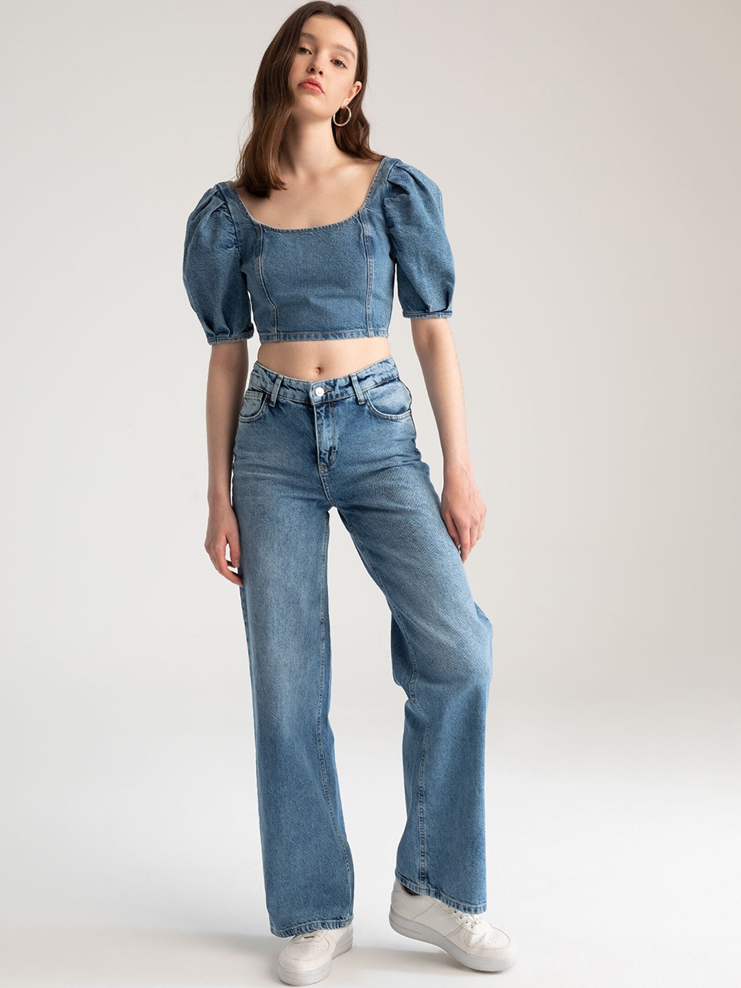 

DeFacto Women Blue Cotton High-Rise Light Fade Stretchable Jeans