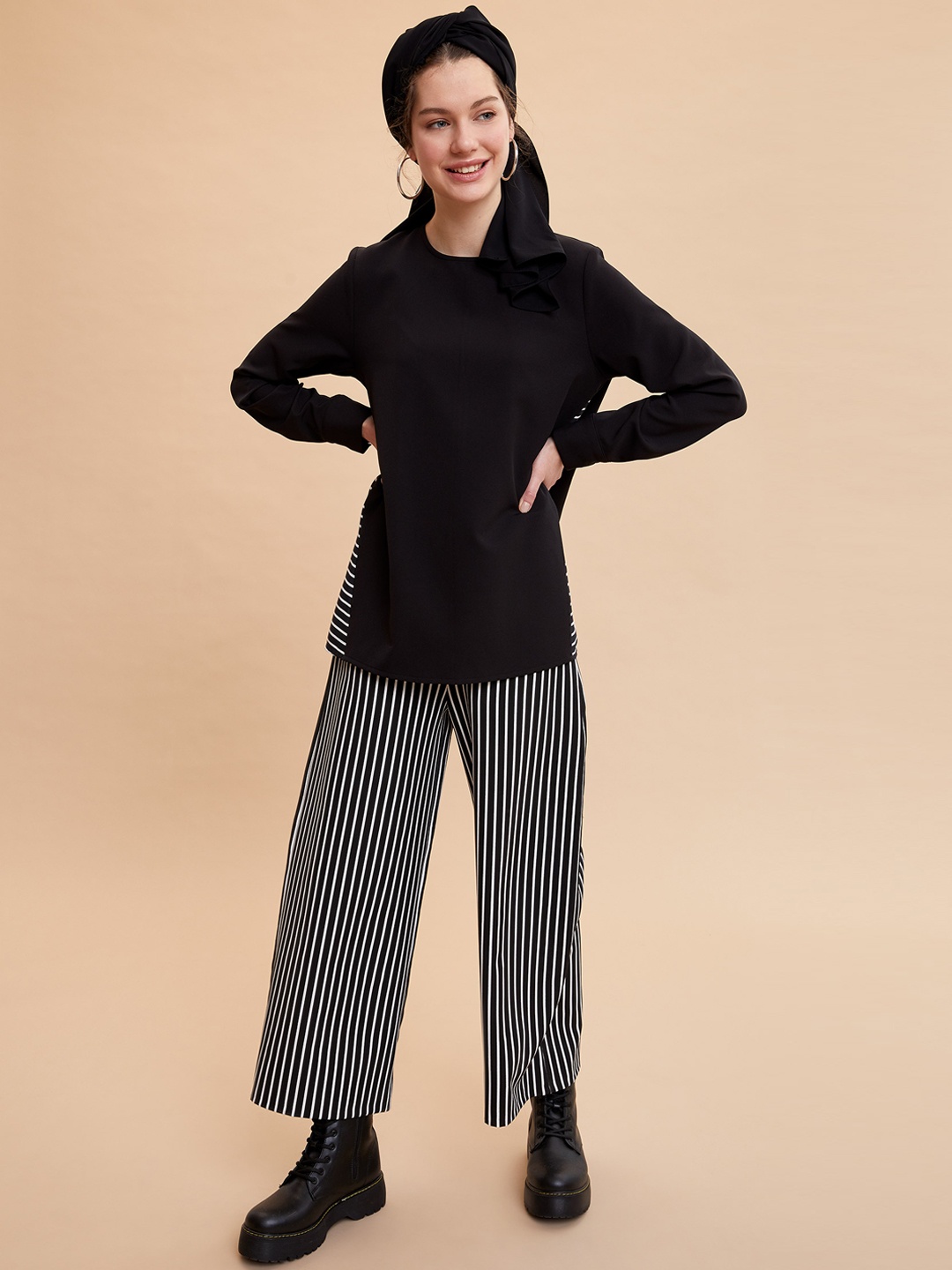 

DeFacto Women Black Striped Pleated Trousers