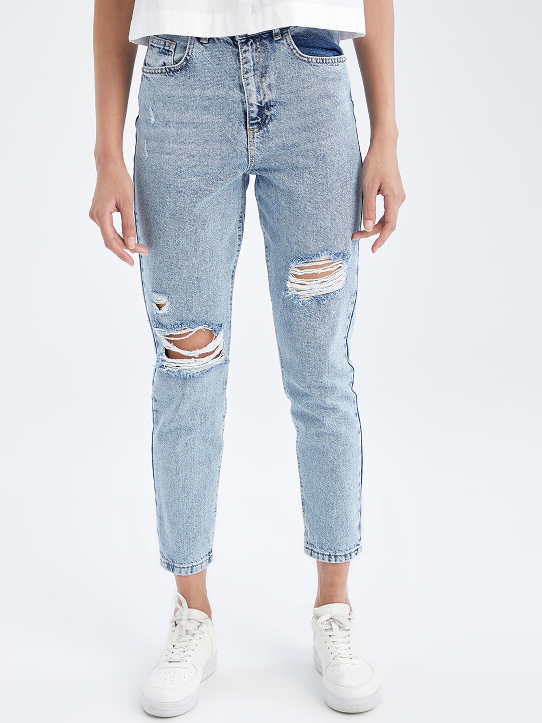 

DeFacto Women Blue Mildly Distressed Light Fade Stretchable Cotton Jeans