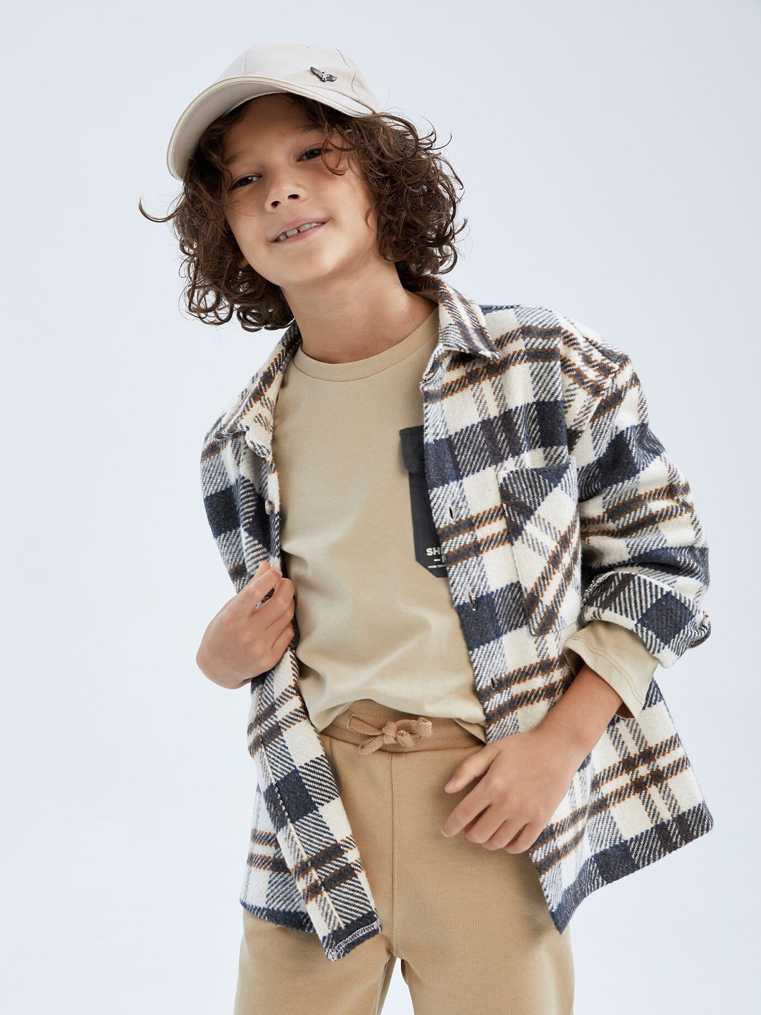 

DeFacto Boys Beige & Grey Self Design Long Sleeves Pure Cotton T-shirt