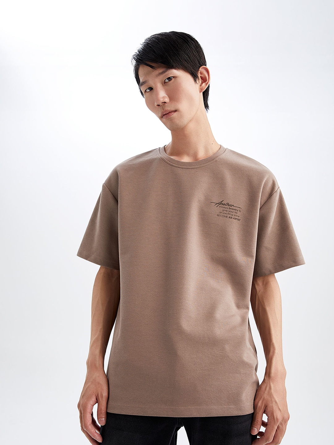 

DeFacto Men Brown Drop-Shoulder Sleeves T-shirt