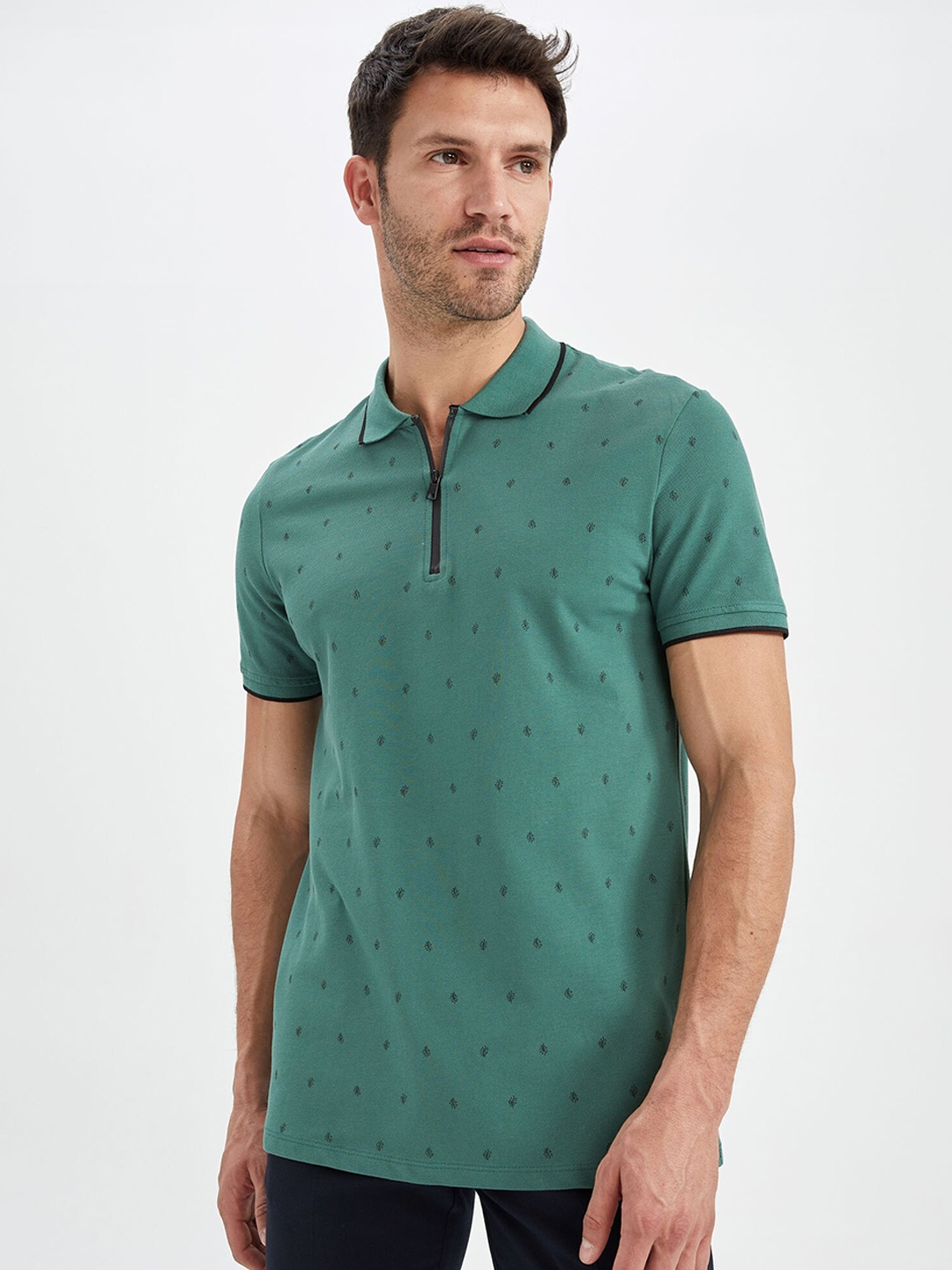 

DeFacto Men Green Printed Polo Collar Pure Cotton T-shirt