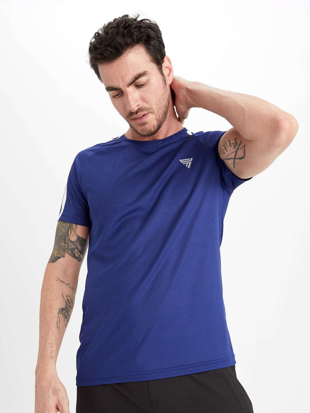 

DeFacto Men Blue Solid Short Sleeves T-shirt