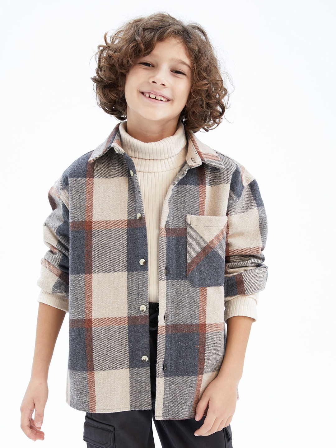 

DeFacto Boys Beige & Grey Checked Casual Shirt