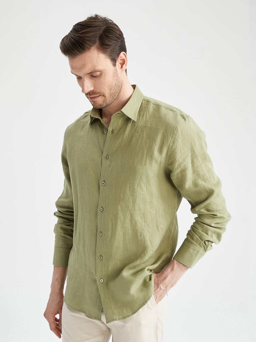 

DeFacto Men Green Solid Casual Shirt