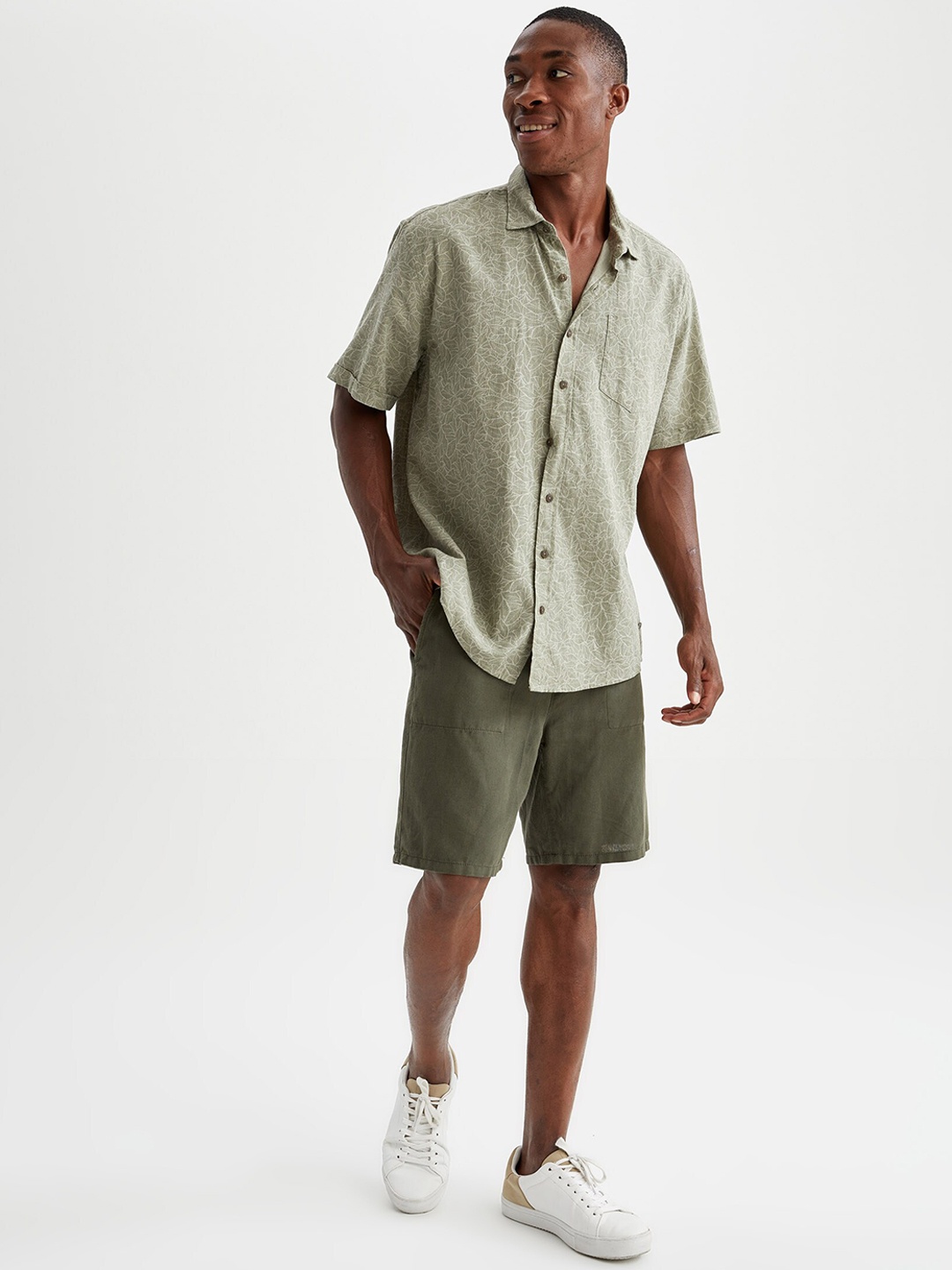 

DeFacto Men Khaki Regular Shorts