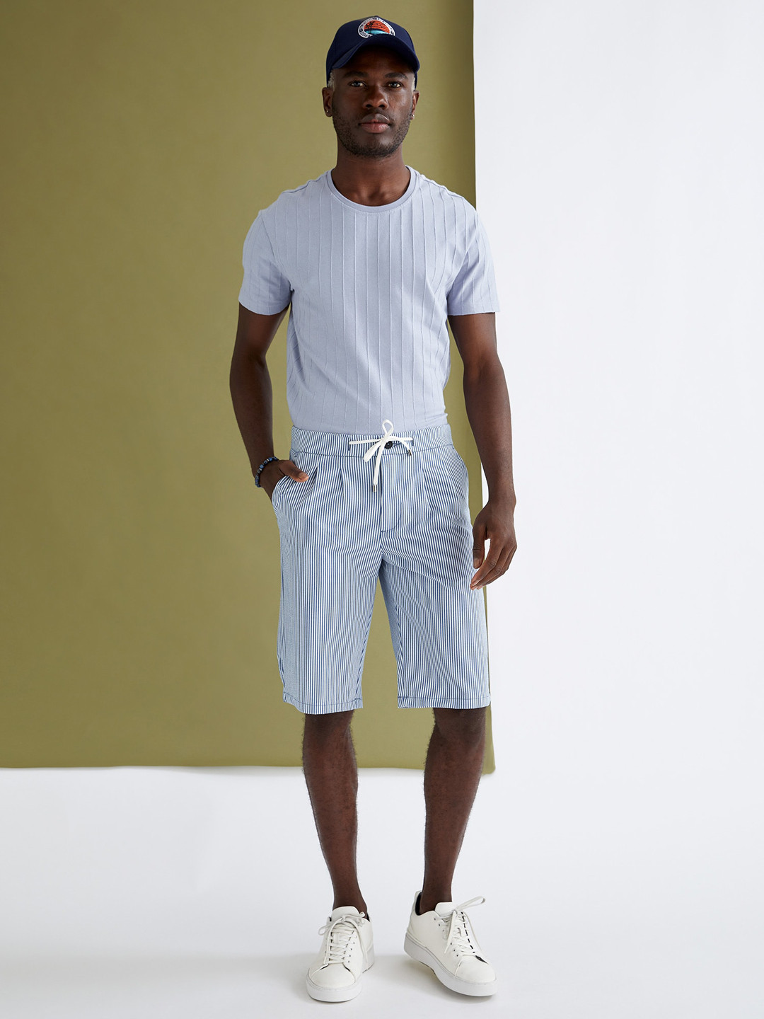 

DeFacto Men White & Blue Striped Regular Shorts