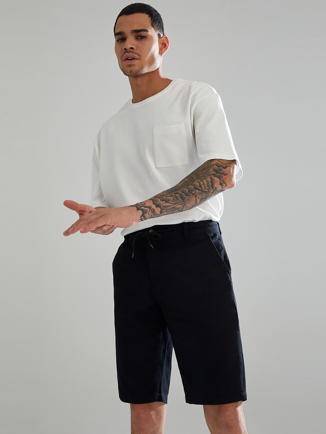 

DeFacto Men Black Solid Shorts