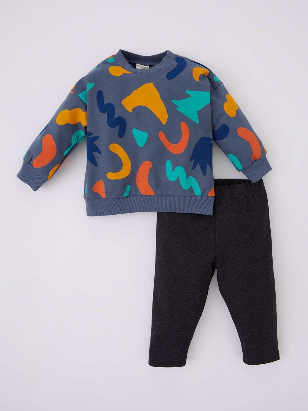 

DeFacto Boys Grey & Black Printed Pure Cotton T-shirt with Pyjamas