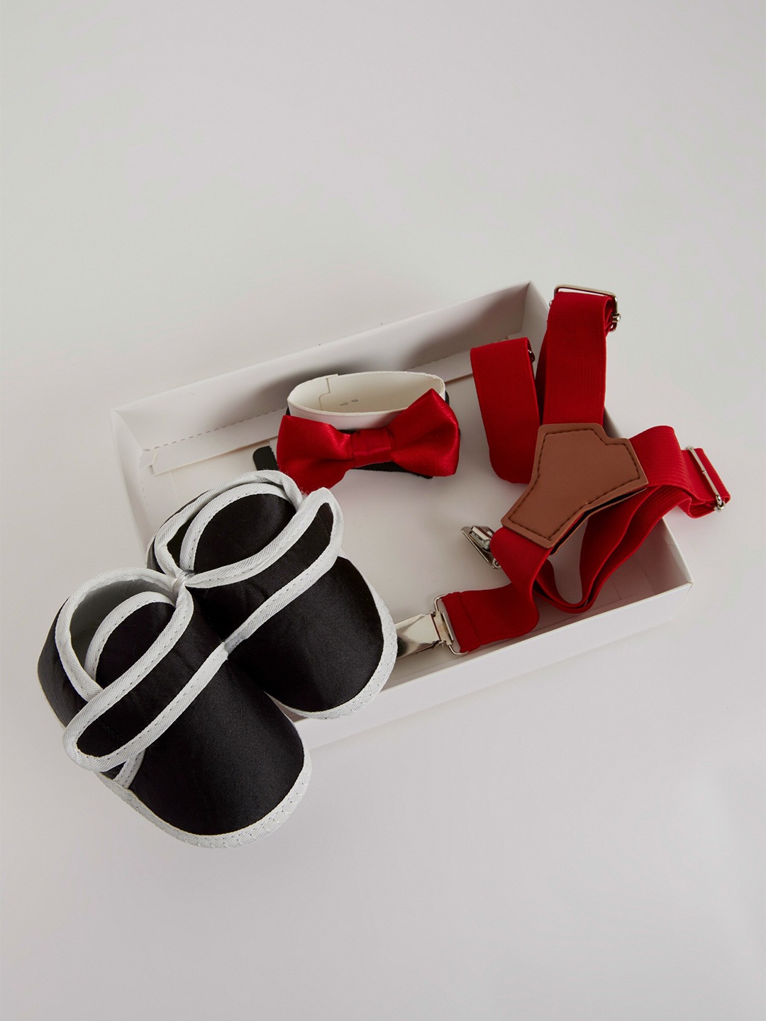 

DeFacto Boys Red & Black Set Of 3 Shoes & Bow