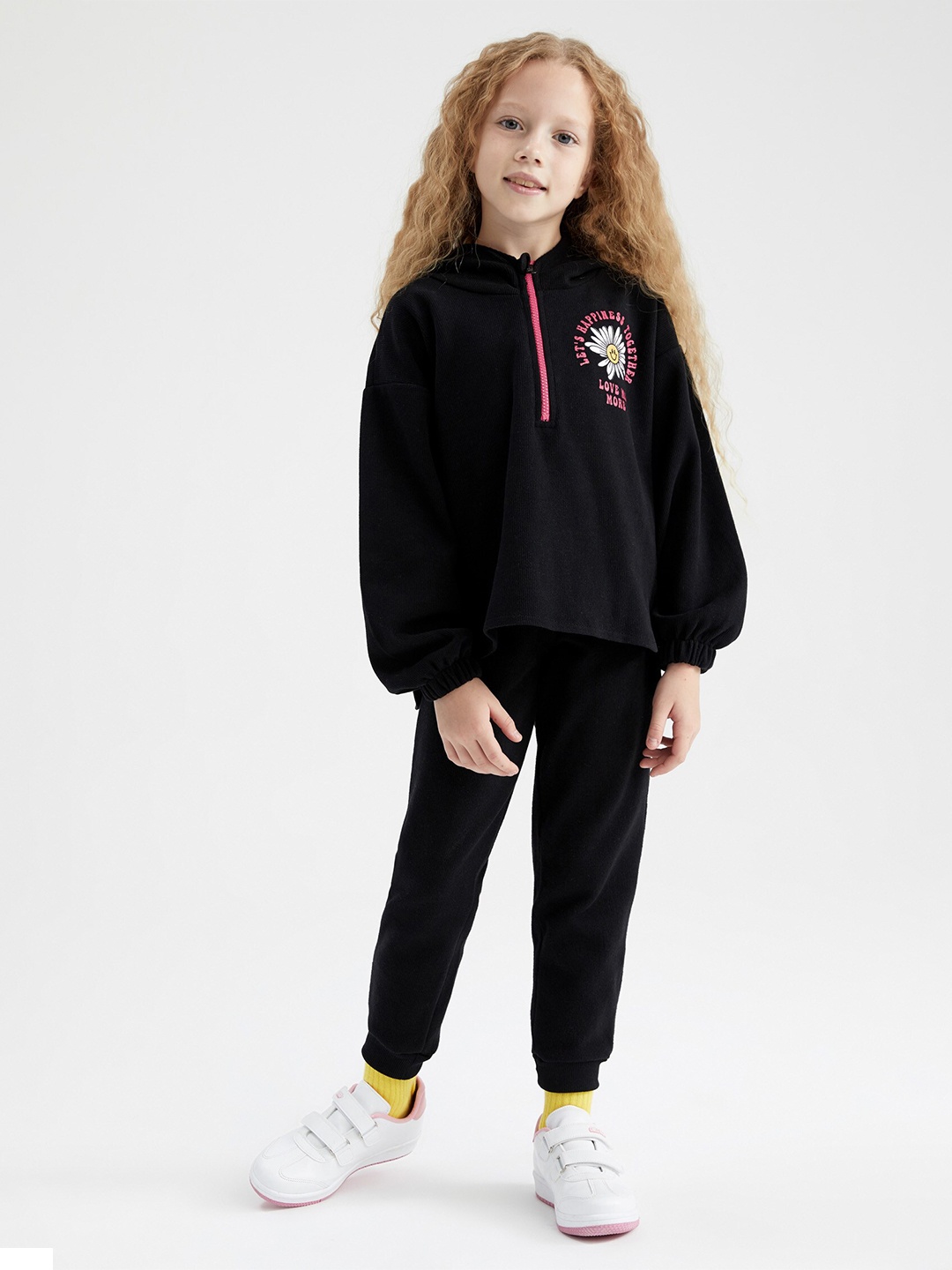 

DeFacto Girls Black & Pink Printed T-shirt with Trousers