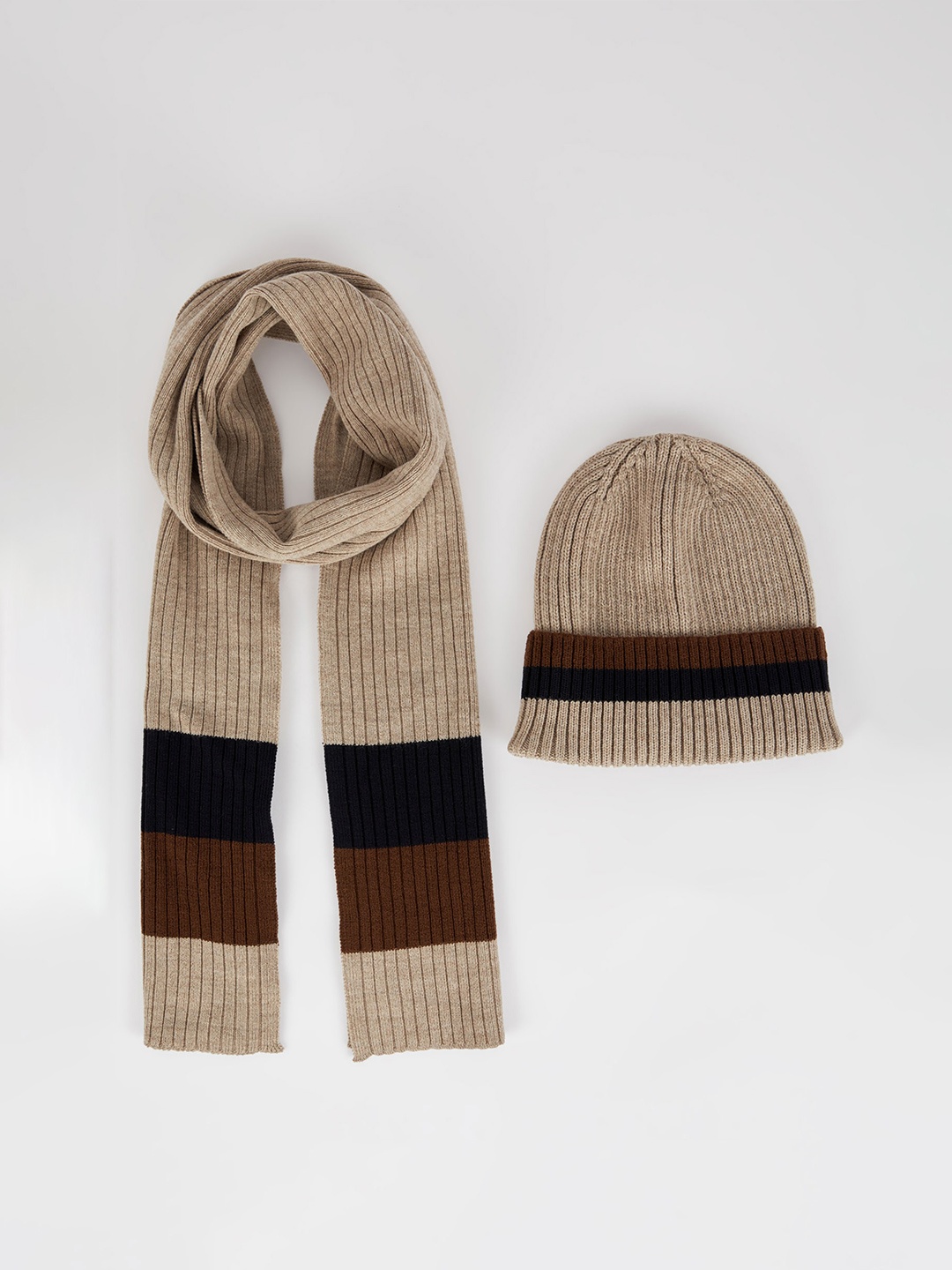 

DeFacto Boys Brown & Beige Striped Scarf