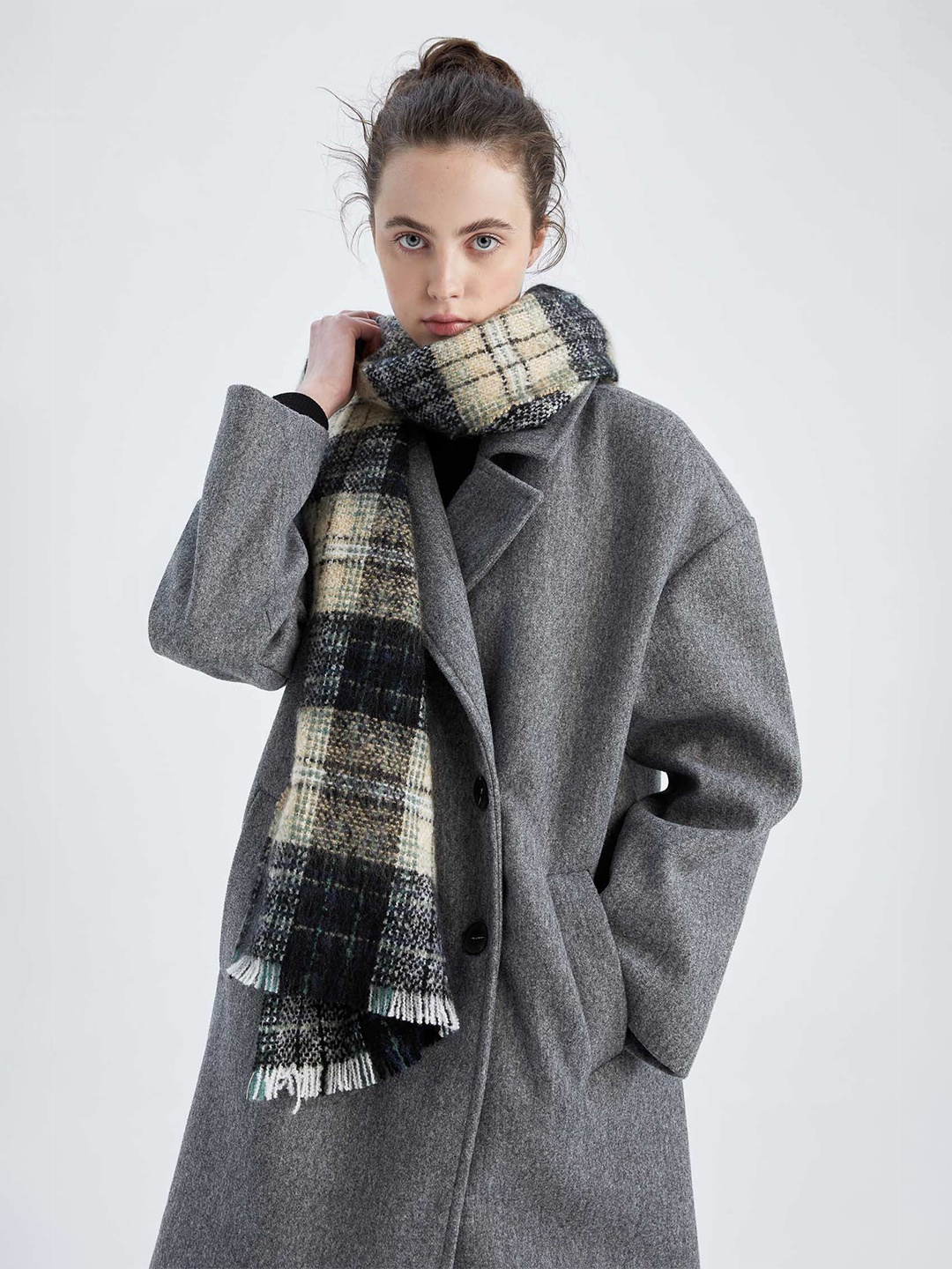 

DeFacto Women Black & Beige Checked Acrylic Scarf