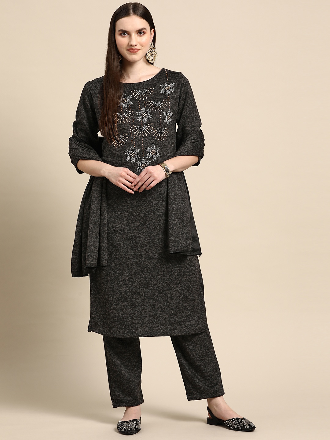 

Saadgi Women Grey Beads & Stones Velvet Woollen Kurta with Trousers & With Dupatta