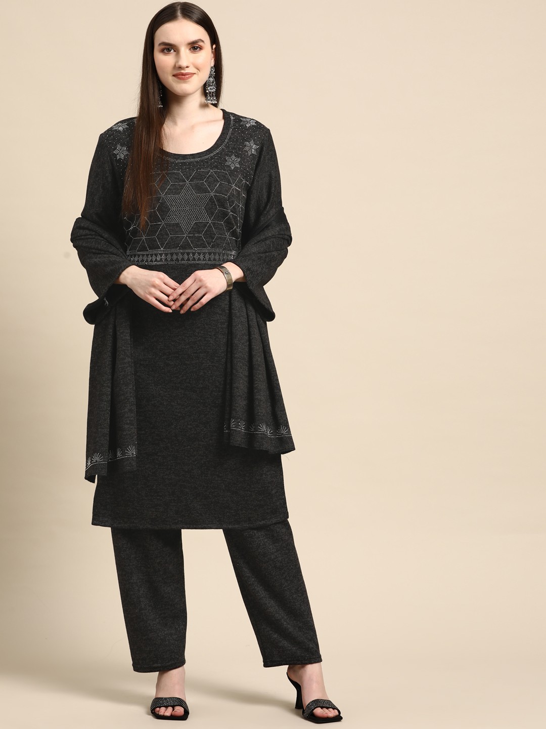 

Saadgi Women Grey Beads & Stones Velvet Kurta with Trousers & With Dupatta