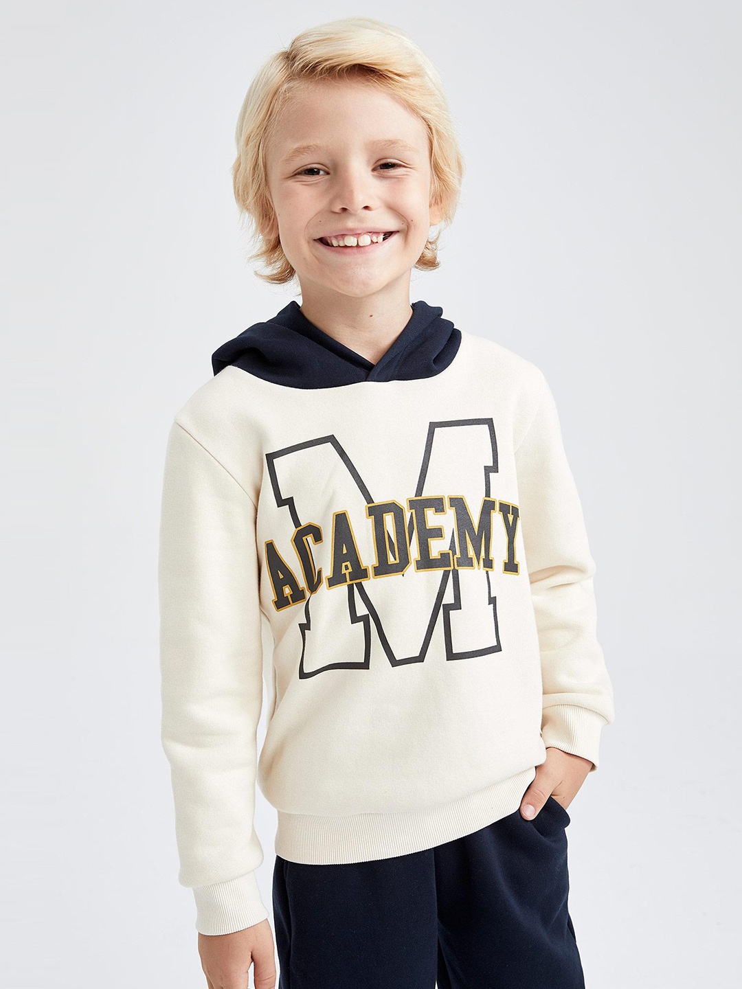 

DeFacto Boys Navy Blue & Cream-Coloured Printed T-shirt With Trousers