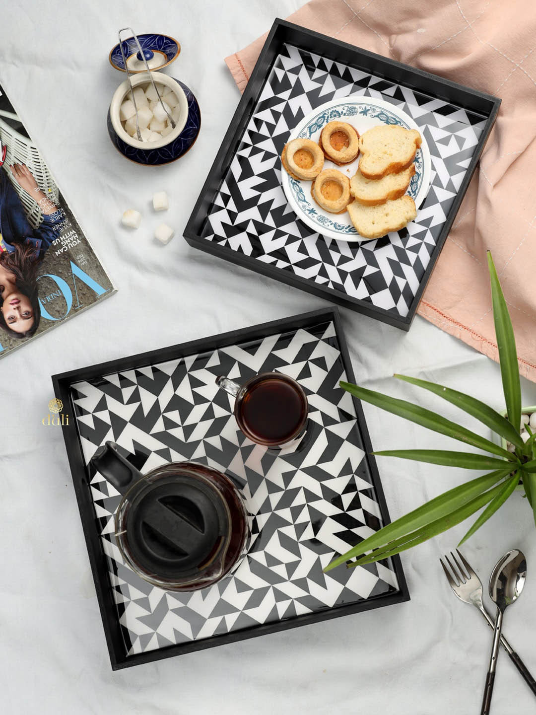 

DULI Set Of 2 Square Deco Enamel Coated Multipurpose Serving Trays, Black