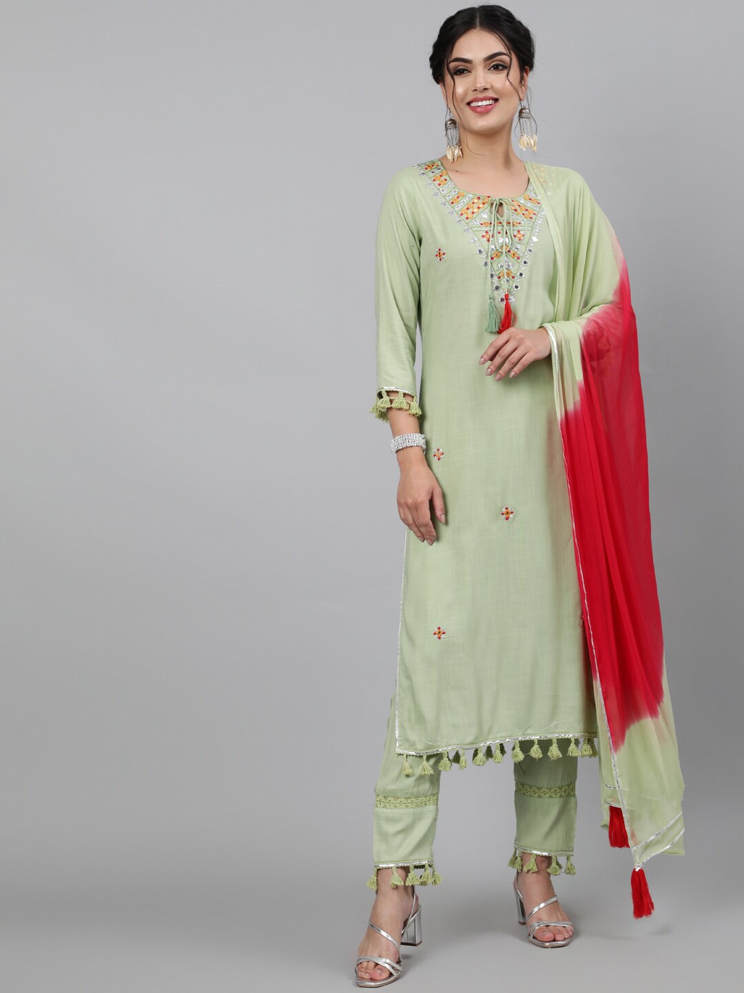 

INDIE CLOSET Women Green Embroidered Thread Work Kurta with Trouser & Dupatta
