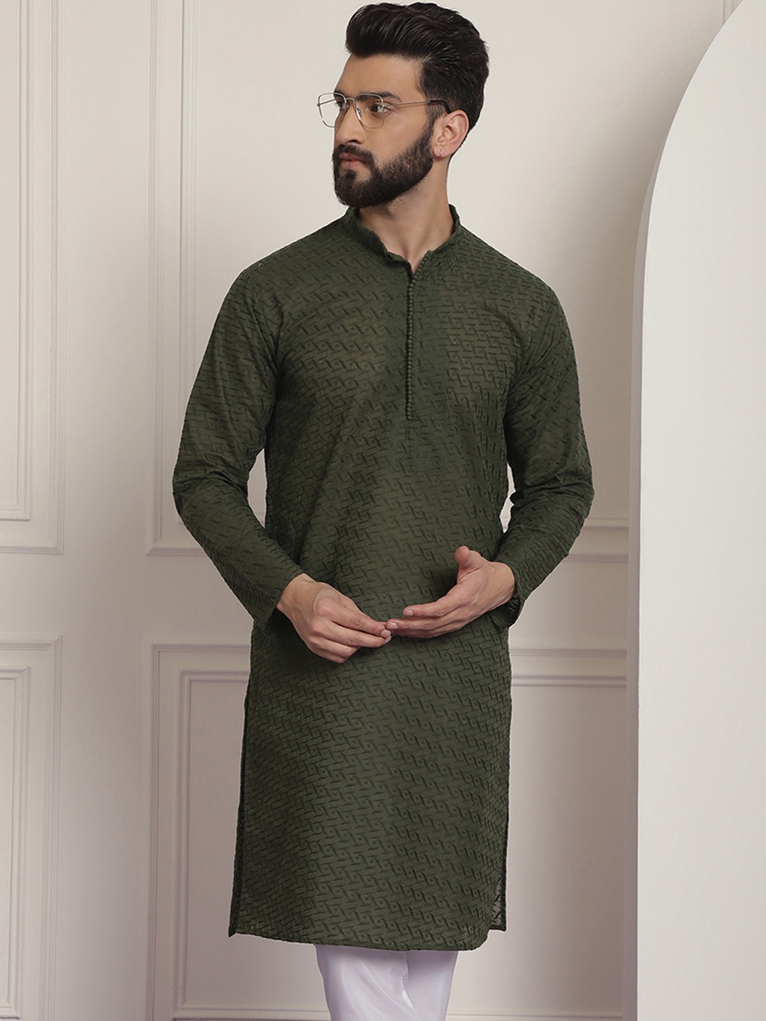 

SOJANYA Men Green Geometric Embroidered Chikankari Kurta