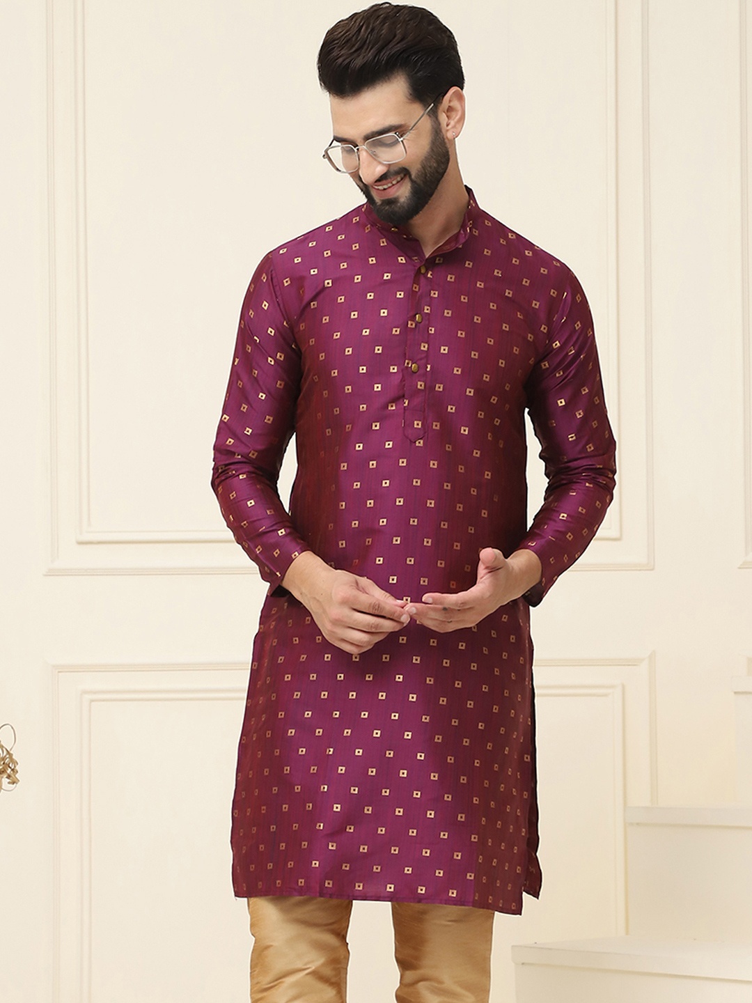 

SOJANYA Men Woven Design Jacquard Straight Kurta, Burgundy