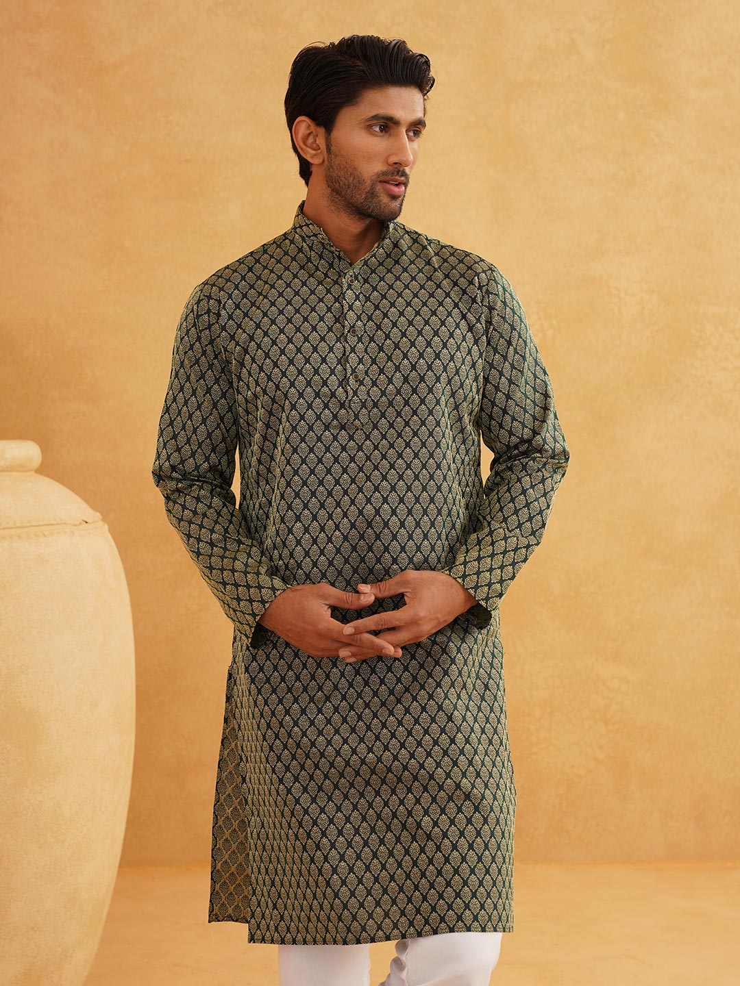 

SOJANYA Men Green & Gold-Toned Ethnic Motifs Jacquard Kurta