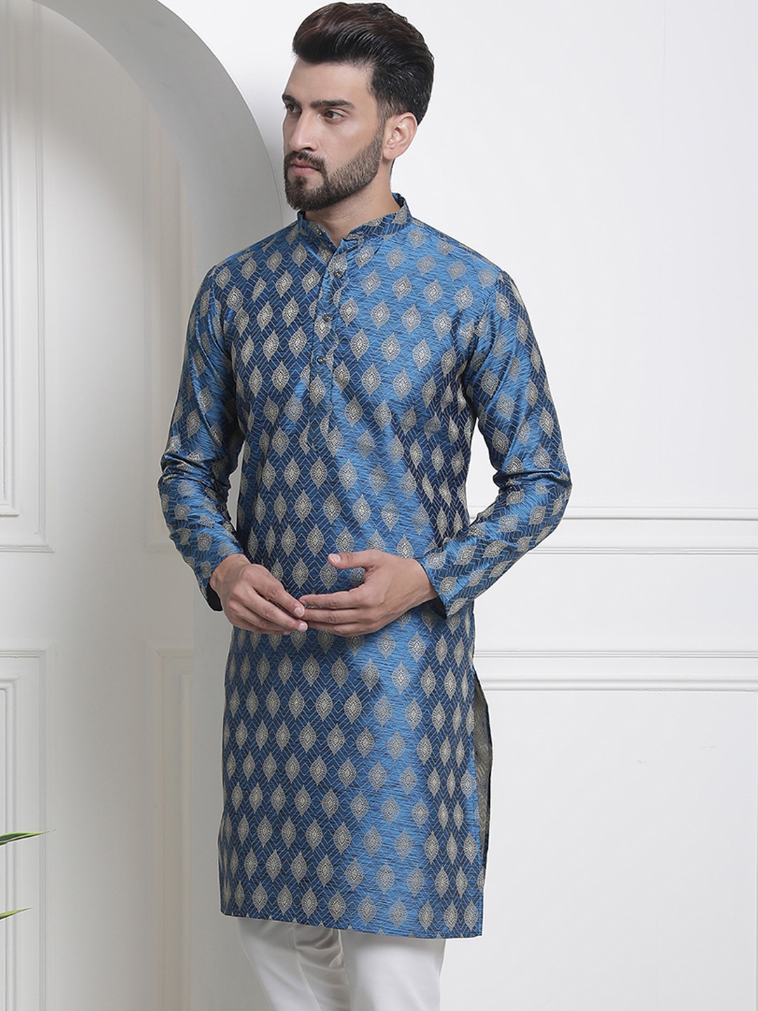 

SOJANYA Men Silk Blend Ethnic Motifs Jacquard Kurta, Blue