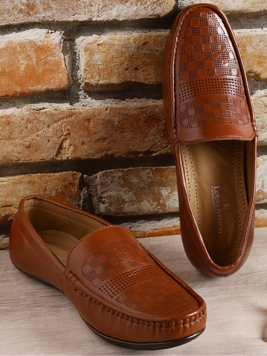 

LOUIS STITCH Men Brown Textured Leather Lightweight Loafers