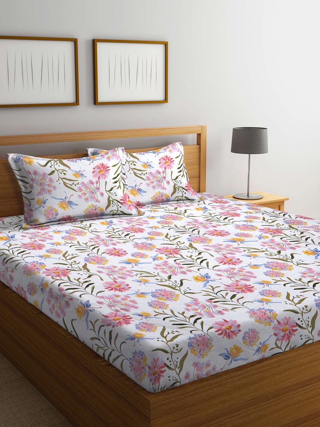 

KLOTTHE Floral 300 TC Super King Bedsheet with 2 Pillow Covers, White