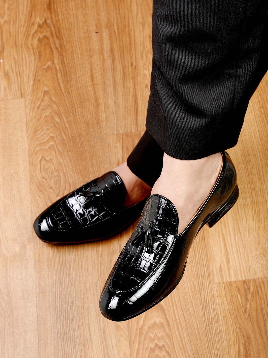 

MUTAQINOTI Men Black Textured Leather Formal Loafer Shoes