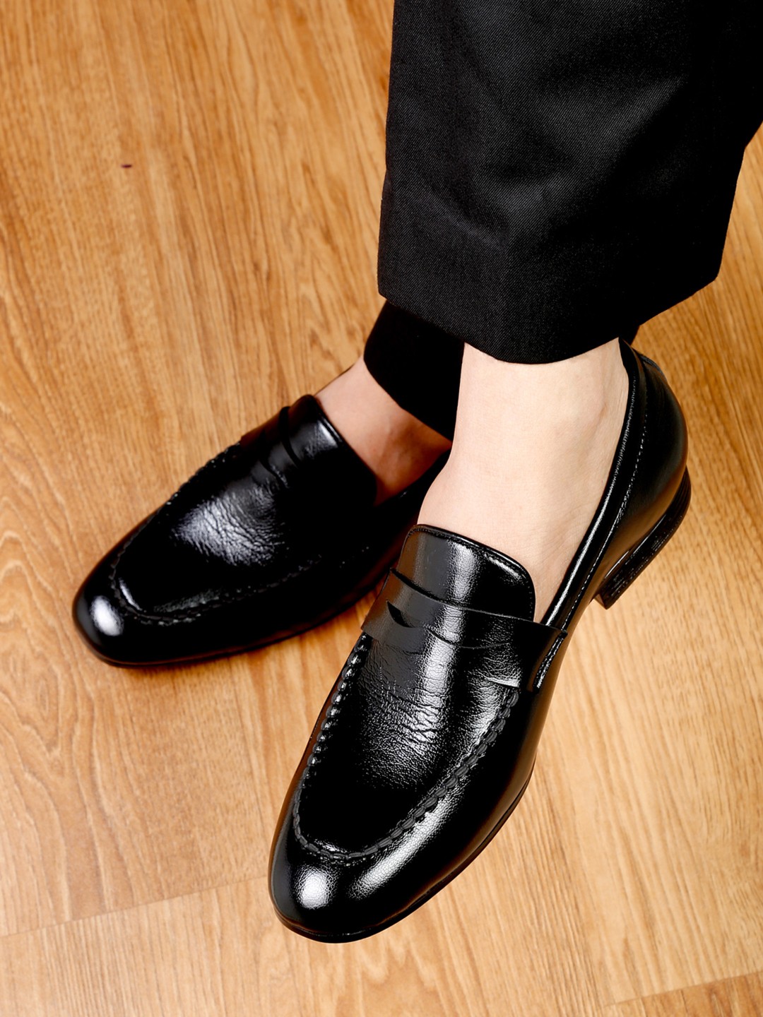 

MUTAQINOTI Men Black Solid Formal Loafers
