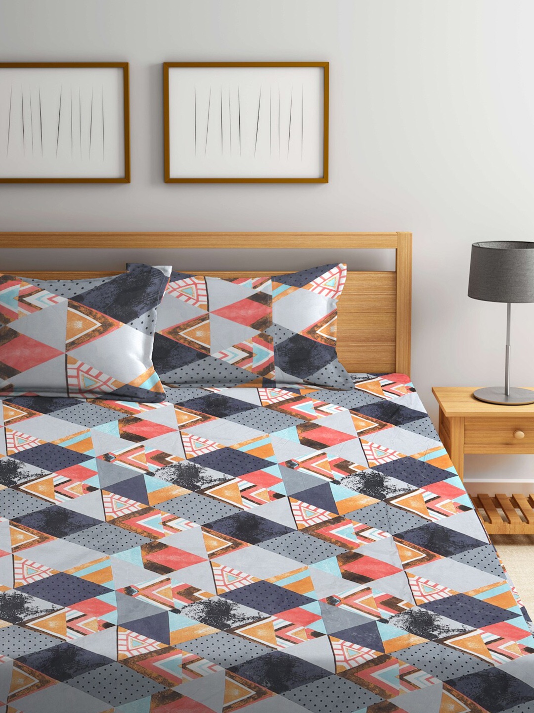 

KLOTTHE Grey & Coral Geometric 300 TC King Bedsheet with 2 Pillow Covers