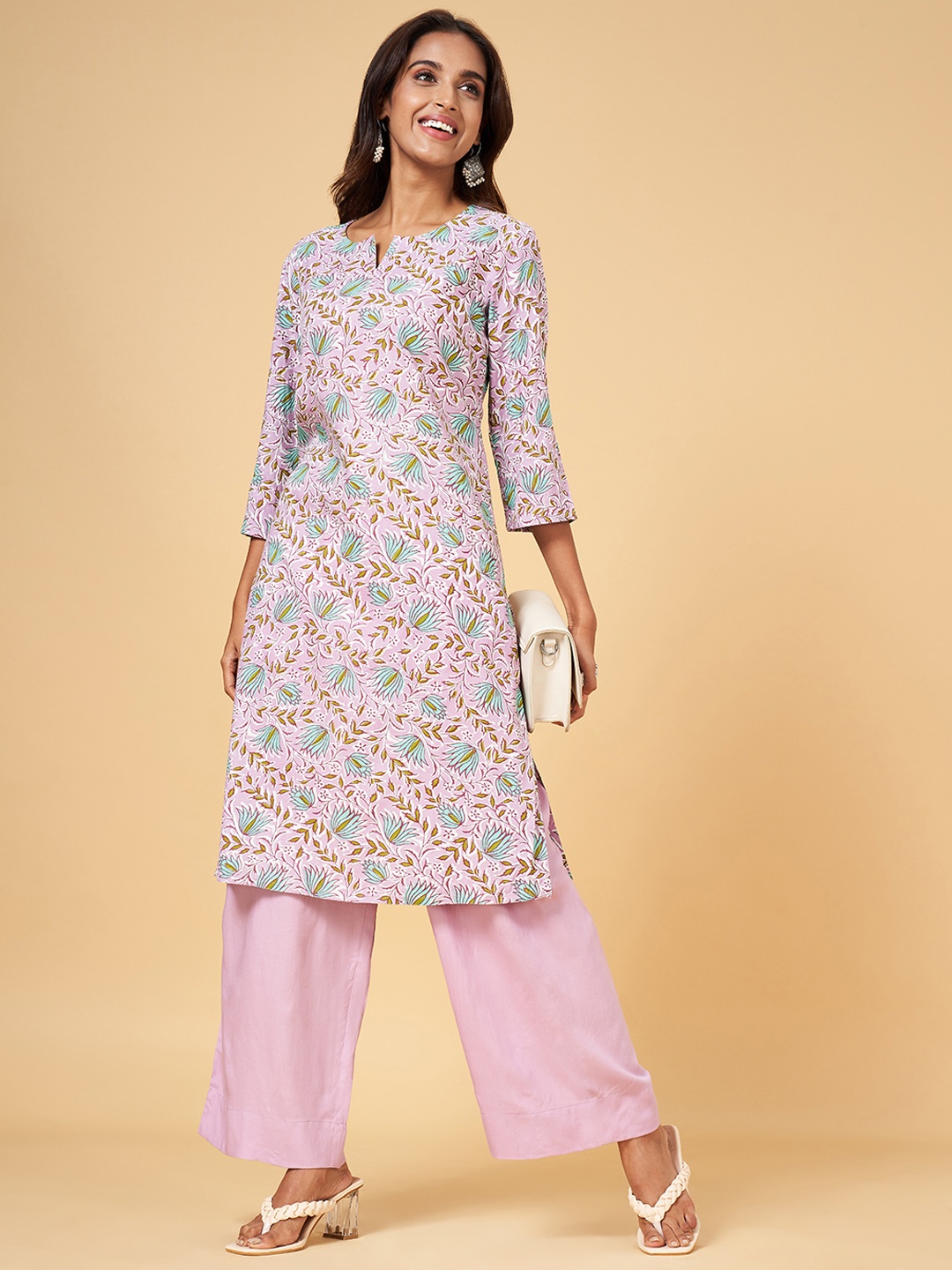 

RANGMANCH BY PANTALOONS Floral Printed Notched Neck Kurta with Trousers, Purple