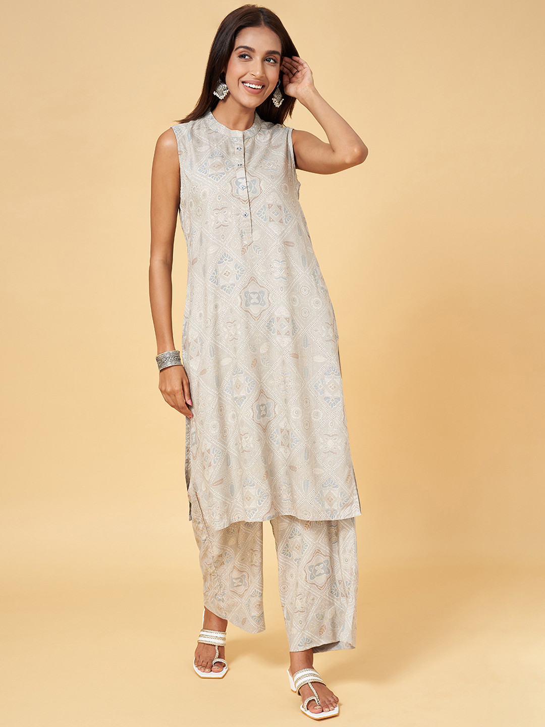 

RANGMANCH BY PANTALOONS Ethnic Motifs Printed Mandarin Collar Kurta With Trousers, Grey
