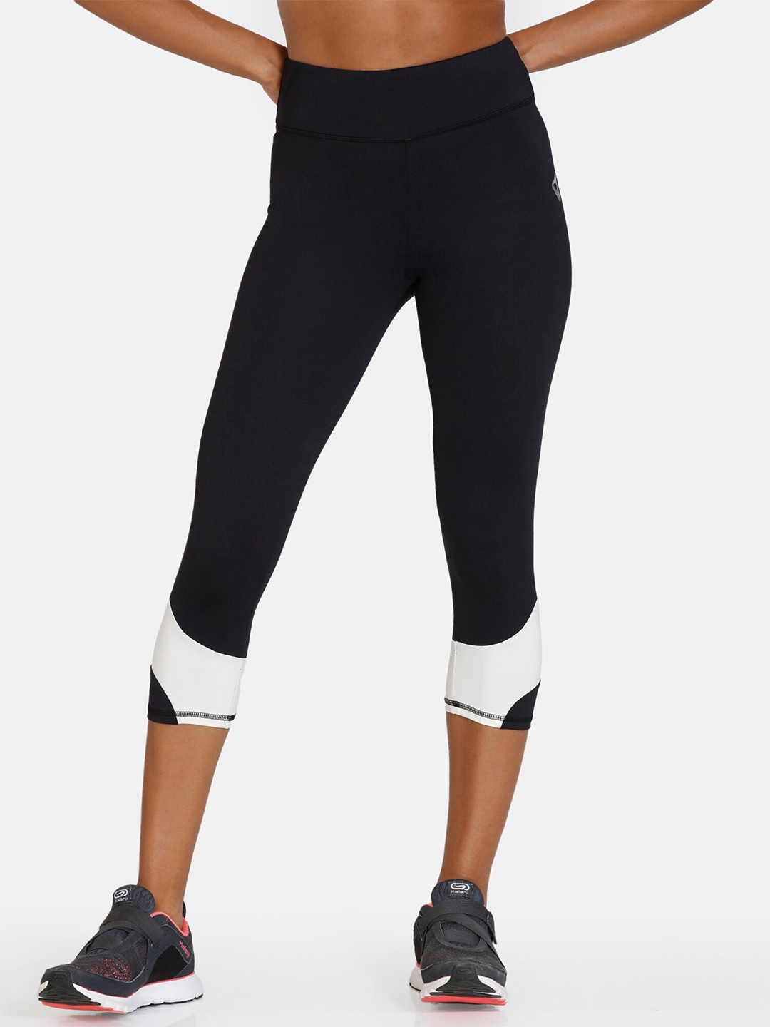 

Zelocity by Zivame Women Black & White Skinny Fit Capris