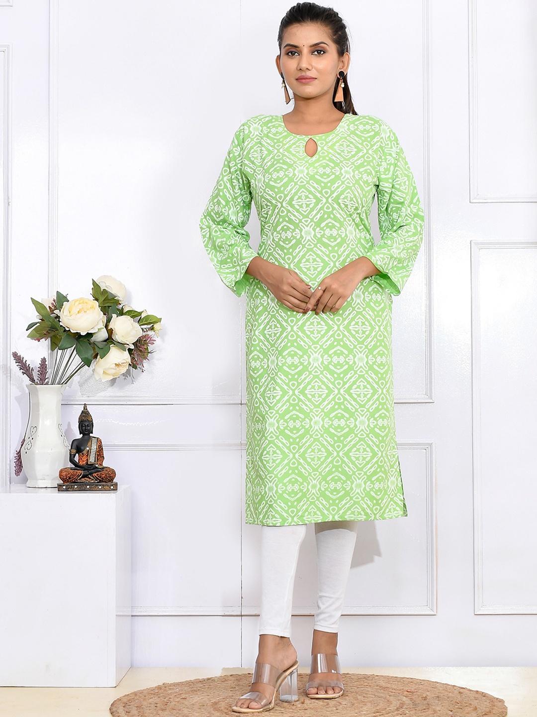 

Kesarya Geometric Printed Keyhole Neck Pure Cotton Kurta, Green