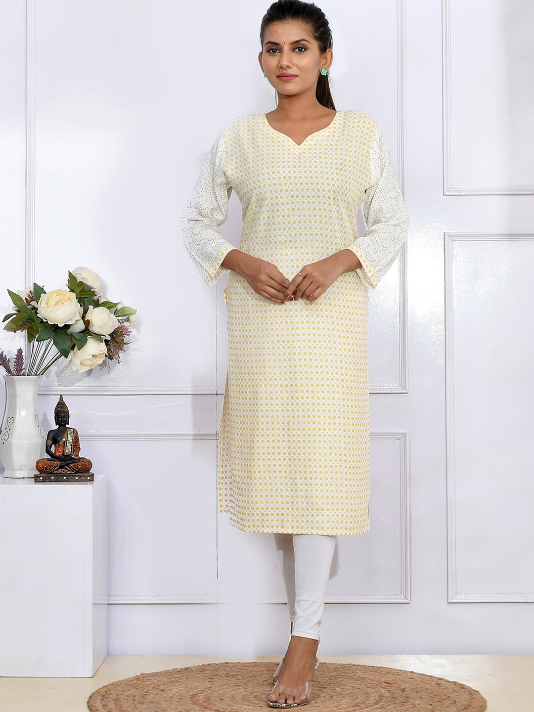 

Kesarya Women Floral Printed Pure Cotton Kurta, White