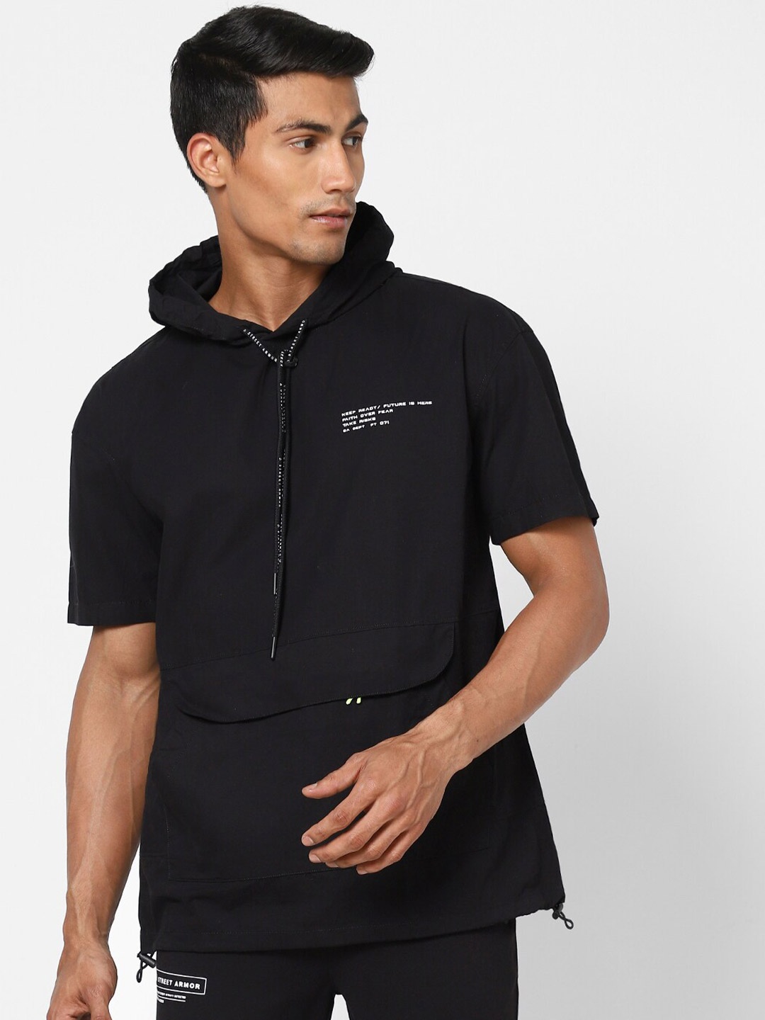 

Street Armor by Pantaloons Men Black Solid Cotton Hooded T-shirt