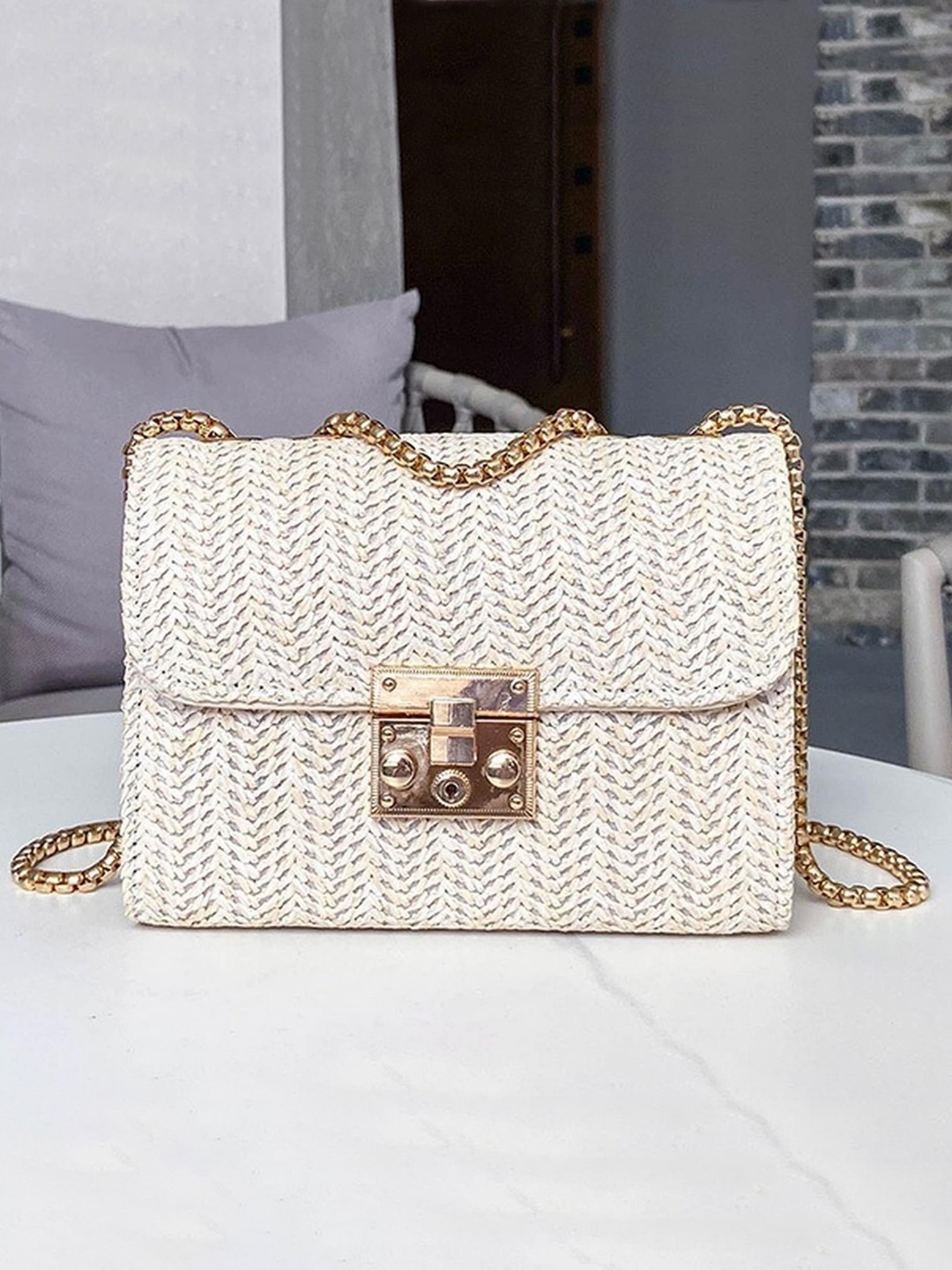 

Diva Dale White Geometric Structured Handheld Bag