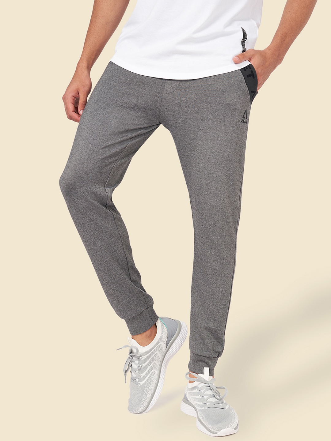 

Street Armor by Pantaloons Men Grey Solid Joggers