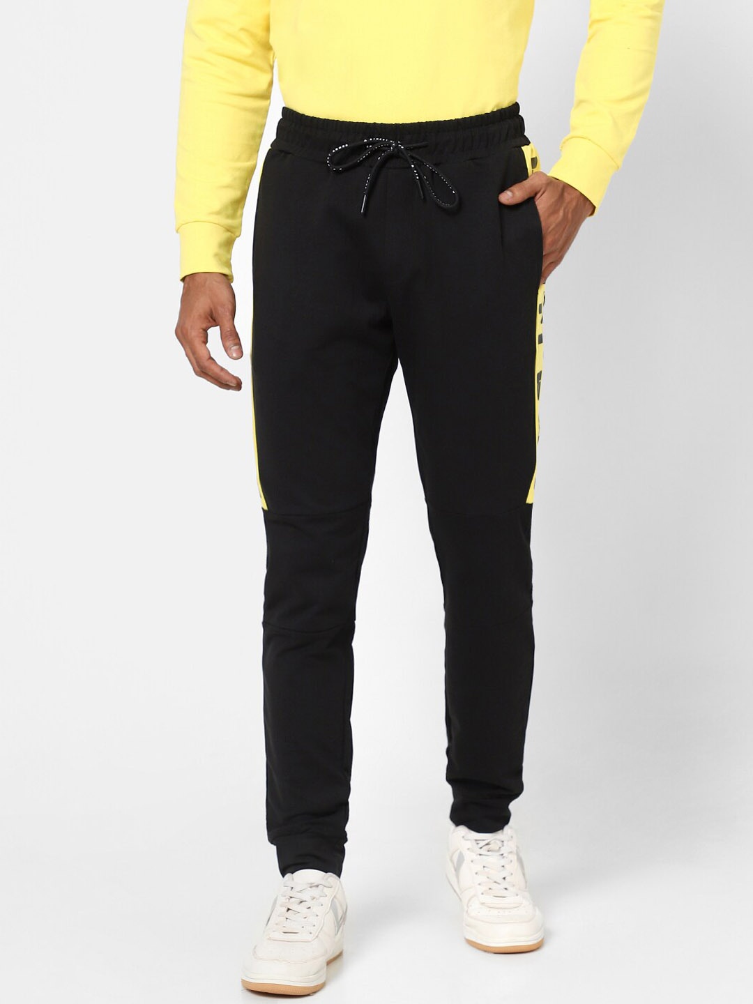 

Street Armor by Pantaloons Men Black Solid Cotton Jogger