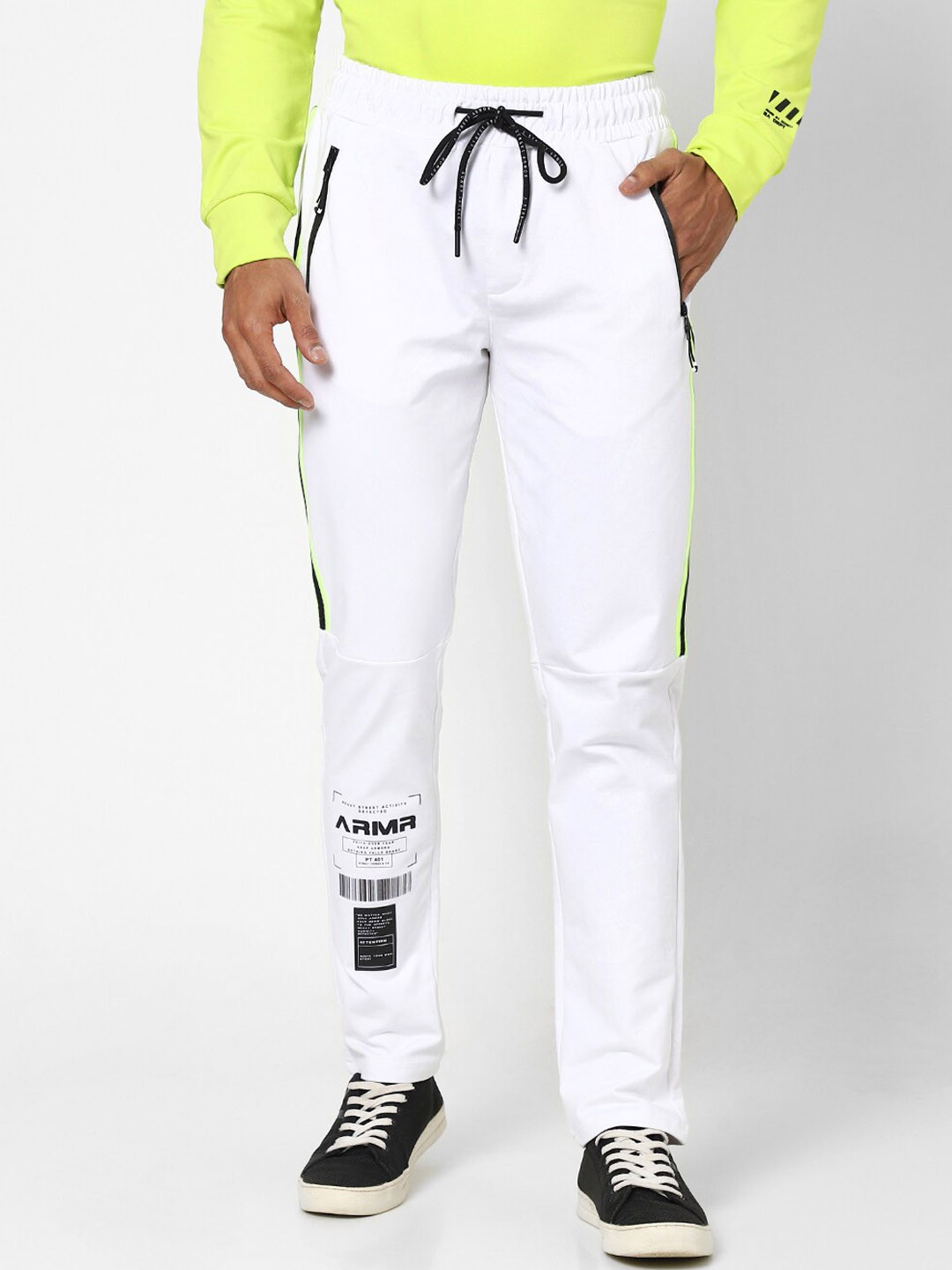 

Street Armor by Pantaloons Men White Solid Cotton Track Pants