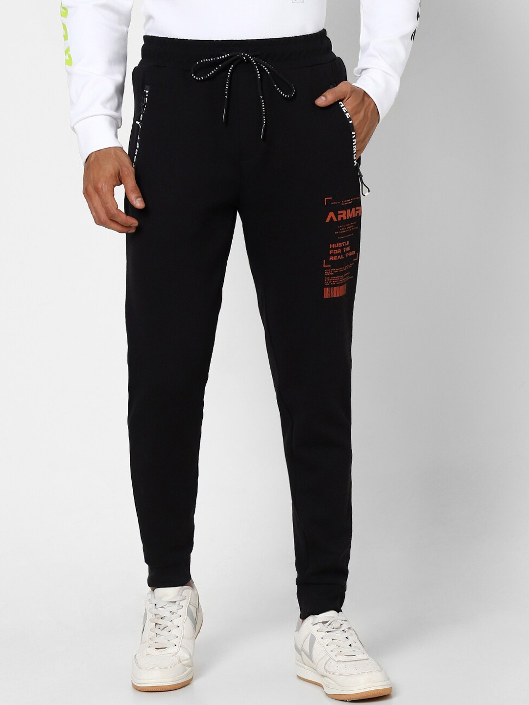 

Street Armor by Pantaloons Men Black Solid Joggers
