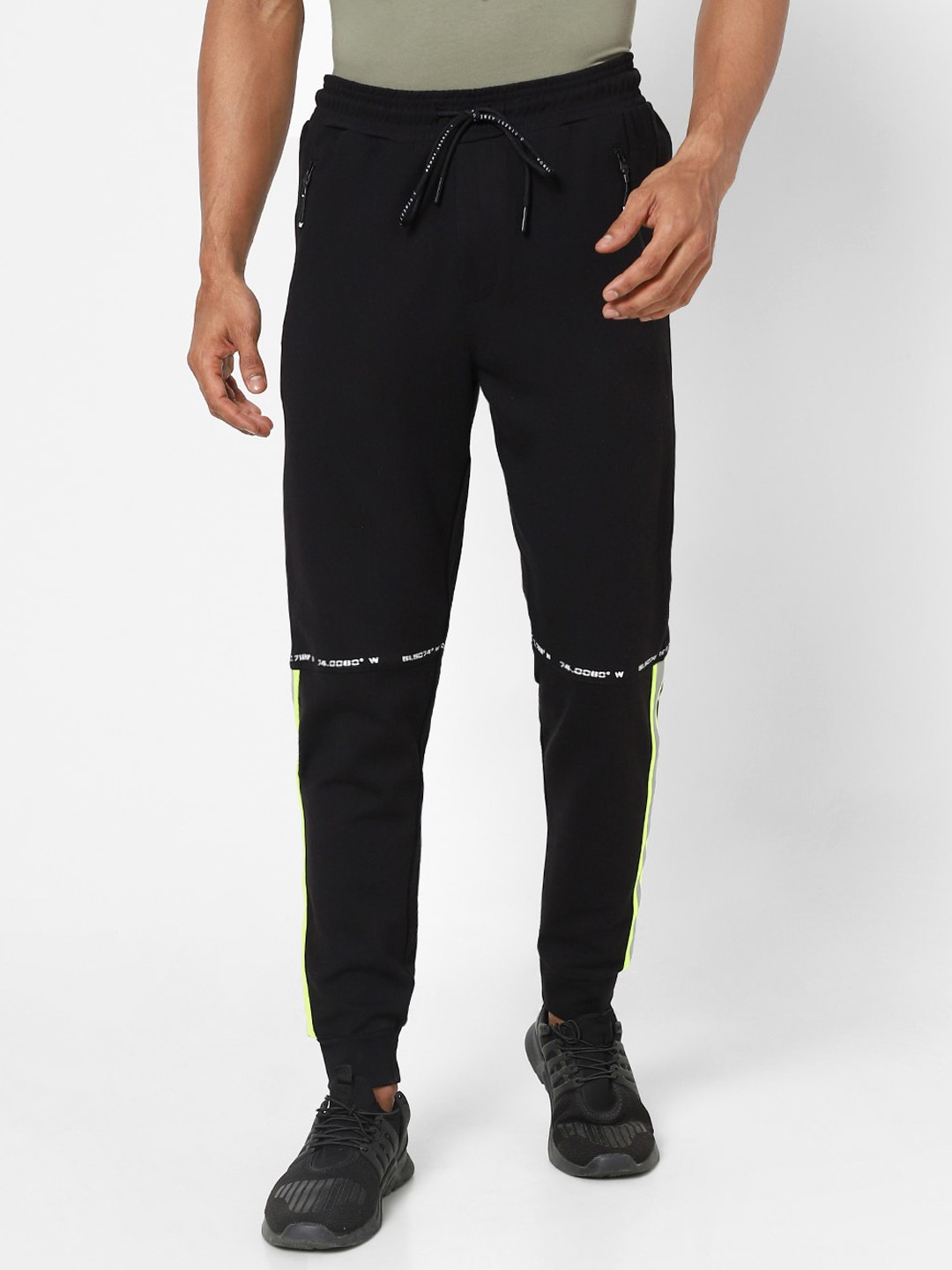 

Street Armor by Pantaloons Men Black Solid Joggers