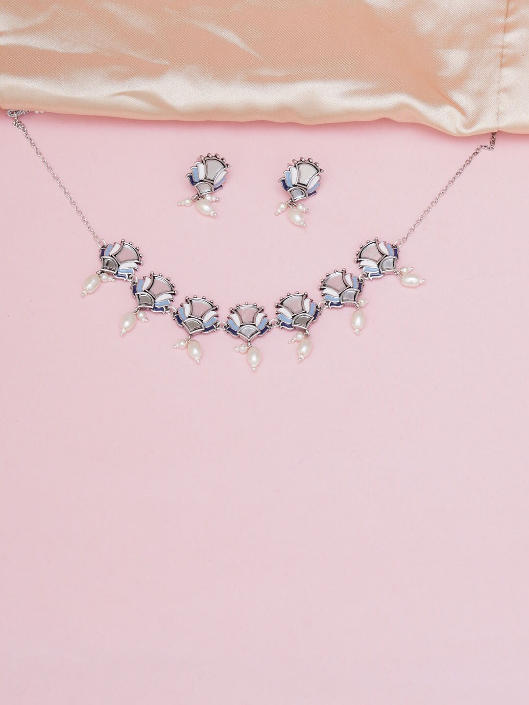 

Voylla Blue & White Silver-Plated Mirror Detailed Floral Jewellery Set