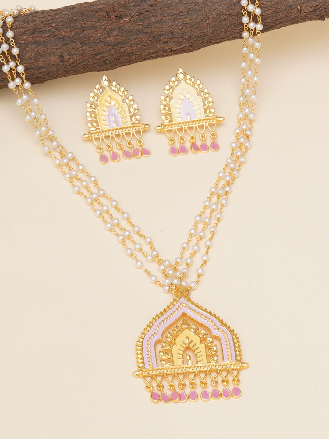 

Voylla Pink & White Gold-Plated White Pearl-Studded Jewellery Set