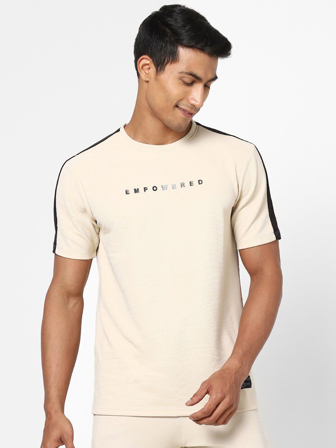 

Street Armor by Pantaloons Men Beige Typography T-shirt