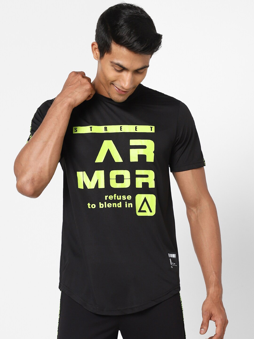 

Street Armor by Pantaloons Men Black Typography Printed V-Neck Applique T-shirt
